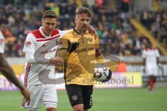 2. Bundesliga - SG Dynamo Dresden - FC Ingolstadt 04 - Konstantin Kerschbaumer (7, FCI) und Patrick Ebert (20 Dresden) umarmen sich