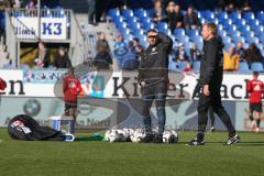 2. BL - Saison 2018/2019 - Holstein Kiel - FC Ingolstadt 04 - Alexander Nouri (Cheftrainer FCI) schaut beim warm machen zu - Foto: Meyer Jürgen