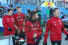 2. BL - Saison 2018/2019 - Holstein Kiel - FC Ingolstadt 04 - Almog Cohen (#8 FCI) - Marcel Gaus (#19 FCI) Robert Leipertz (#13 FCI) und Thomas Pledl (#30 FCI) betreten den Rasen zum warm machen - Foto: Meyer Jürgen