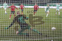 2. Bundesliga - SpVgg Greuther Fürth - FC Ingolstadt 04 - Elfemeter für den FCI, Darío Lezcano (11, FCI) Tor Jubel 0:1, gegen Torwart Sascha Burchert (30 Fürth)