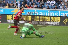 2. Bundesliga - MSV Duisburg - FC Ingolstadt 04 - Thomas Pledl (30, FCI) im Alleingang Tor Jubel gegen Torwart Felix Wiedwald (30 Duisburg)