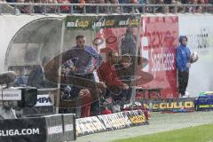2. Bundesliga - Fußball - 1. FC Heidenheim - FC Ingolstadt 04 - Cheftrainer Tomas Oral (FCI) völlig durchnässt, Regen total