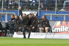 2. Bundesliga - Hamburger SV - FC Ingolstadt 04 - Cheftrainer Tomas Oral (FCI) schreit Darío Lezcano (11, FCI) an aufzustehen
