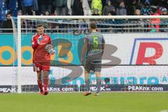 2. Bundesliga - SV Darmstadt 98 - FC Ingolstadt 04 - Torwart Fabijan Buntic (24, FCI) und Benedikt Gimber (5, FCI) im Gespräch