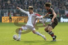 2. Bundesliga - FC St. Pauli - FC Ingolstadt 04 - Thomas Pledl (30, FCI) wird von Brian Koglin (35 Pauli) zu Boden ziehen