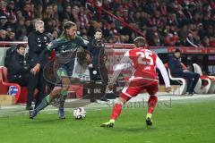2. Bundesliga - 1. FC Union Berlin - FC Ingolstadt 04 - Björn Paulsen (4, FCI) gegen Christopher Lenz (Union 25)