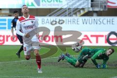 2. Bundesliga - SC Paderborn - FC Ingolstadt 04 - Torchance verpasst, Sonny Kittel (10, FCI) ärgert sich, Torwart Zingerle, Leopold (Paderborn 17) blockt den Ball