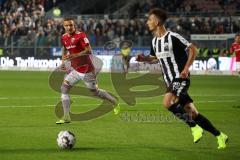 2. Bundesliga - SV Sandhausen - FC Ingolstadt 04 - Sonny Kittel (10, FCI) greift Leart Paqarada (19 SV) an