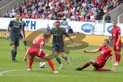 2. Bundesliga - Fußball - 1. FC Heidenheim - FC Ingolstadt 04 - mitte Angriff Sonny Kittel (10, FCI) Maximilian Thiel (HDH 21) und rechts Patrick  Mainka (HDH 6)