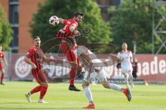 2. Bundesliga - Fußball - SV Wehen Wiesbaden - FC Ingolstadt 04 - Stefan Kutschke (20, FCI) gegen Sascha Mockenhaupt (4 SVW)