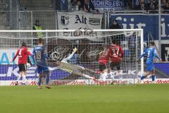 2. Bundesliga - Fußball - FC Ingolstadt 04 - 1. FC Magdeburg - Torwart Philipp Tschauner (41, FCI) pariert den Ball von Marcel Costly (9 Magdeburg)