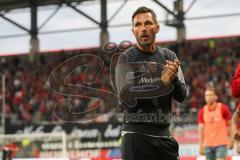 2. Bundesliga - Fußball - FC Ingolstadt 04 - FC St. Pauli - Cheftrainer Stefan Leitl (FCI) klatscht