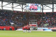 Regionalliga Bayern - Saison 2018/2019 - FC Ingolstadt 04 II - Hamburger SV - Die Mannschaft bildet einen Kreis nach der Halbzeit - Foto: Meyer Jürgen