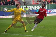2. Bundesliga - FC Ingolstadt 04 - DSC Arminia Bielefeld - Osayamen Osawe (14, FCI) kommt zu spät Torwart Philipp Klewin ( Bielefeld)