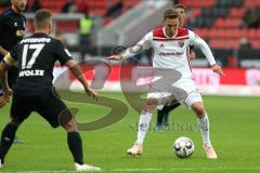 2. Bundesliga - FC Ingolstadt 04 - MSV Duisburg - Konstantin Kerschbaumer (7, FCI) Kevin Wolze (17 Duisburg) verteidigt
