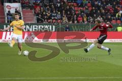 2. Bundesliga - Fußball - FC Ingolstadt 04 - Dynamo Dresden - Marcel Gaus (#19 FCI) schießt aufs Tor