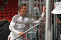2. Bundesliga - FC Ingolstadt 04 - MSV Duisburg - Spiel ist aus, Spieler bedanken sich bei den Fans Kinder Handabklatschen, Stefan Kutschke (20, FCI)
