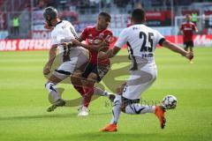 2. Bundesliga - FC Ingolstadt 04 - SC Paderborn 07 - Klaus Gjasuila (Paderborn 8) Paulo Otavio (6, FCI) Dräger, Mohamed (Paderborn 25)