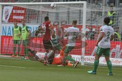 2. BL - Saison 2018/2019 - FC Ingolstadt 04 - Thorsten Röcher (#29 FCI) schiesst an die Latte - Burchert Sascha #30 Fürth Torwart - Foto: Meyer Jürgen