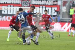 2. Bundesliga - FC Ingolstadt 04 - Hamburger SV - Sakai, Gotoku (24 HSV) Stefan Kutschke (20, FCI) Sonny Kittel (10, FCI) Zweikampf