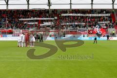 2. BL - Saison 2018/2019 - FC Ingolstadt 04 - MSV Duisburg - Fans - choreo - banner - spruchband - Die Mannschaft bildet einen Kreis vor dem Spiel - Foto: Meyer Jürgen
