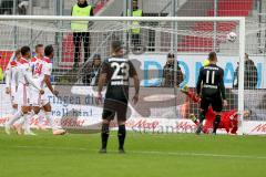 2. BL - Saison 2018/2019 - FC Ingolstadt 04 - MSV Duisburg - Philipp Heerwagen (#1 FCI) wehrt einen Ball über das Tor ab - Stanislav Iljutcenko (#11 Duisburg) -  - Foto: Meyer Jürgen