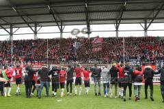 2. Bundesliga - FC Ingolstadt 04 - SV Darmstadt 98 - Sieg Jubel Fans Fahnen Team feiert