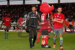 2. BL - Saison 2018/2019 - FC Ingolstadt 04 - FC St. Pauli - Stefan Leitl (Cheftrainer FCI) und Robin Krausse (#23 FCI)  verlässt das Spielfeld nach dem warm machen - Foto: Meyer Jürgen