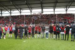 2. Bundesliga - FC Ingolstadt 04 - SV Darmstadt 98 - Sieg Jubel Fans Fahnen Team feiert