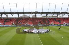 2. Bundesliga - Fußball - FC Ingolstadt 04 - SV Wehen Wiesbaden - Das Stadion füllt sich - Banner - Relegation -