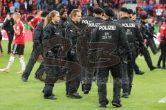 2. Bundesliga - Fußball - FC Ingolstadt 04 - SV Wehen Wiesbaden - Polizei - Sicherheitskräfte -