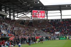 2. Bundesliga - Fußball - FC Ingolstadt 04 - SV Wehen Wiesbaden - Trainer und Spieler auf der Aussenlinie -