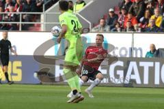 2. Bundesliga - Fußball - FC Ingolstadt 04 - SV Wehen Wiesbaden - Sonny Kittel (10, FCI)  - Jeremias Lorch (24 SVW)  -