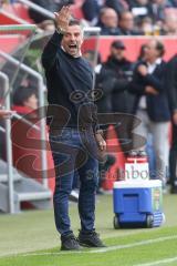 2. Bundesliga - Fußball - FC Ingolstadt 04 - SV Wehen Wiesbaden - Cheftrainer Tomas Oral (FCI) gibt Anweisungen -
