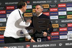 2. Bundesliga - Relegation - FC Ingolstadt 04 - SV Wehen Wiesbaden - Pressekonferenz nach dem Spiel, Ingolstadt abgestiegen und Wiesbaden aufgestiegen, Cheftrainer Tomas Oral (FCI) gratuliert Cheftrainer Rüdiger Rehm (SVW)