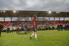 2. Bundesliga - Fußball - FC Ingolstadt 04 - SV Wehen Wiesbaden - Björn Paulsen (4, FCI)  enttäuscht - traurig - Fans -