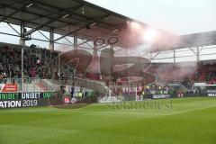 2. Bundesliga - Fußball - FC Ingolstadt 04 - SV Wehen Wiesbaden - Die Fans von Wiesbaden zünden eine Rauchbombe