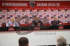 2. Bundesliga - Fußball - FC Ingolstadt 04 - Vorstellung neuer Trainer, Jens Keller, Geschäftsführer Harald Gärtner (FCI), Pressesprecher Oliver Samwald (FCI) Cheftrainer Jens Keller (FCI) Pressekonferenz