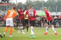 2. Bundesliga - Fußball - Testspiel - FC Ingolstadt 04 - Karlsruher SC - Darío Lezcano (11, FCI)  bedankt sich