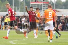 2. Bundesliga - Fußball - Testspiel - FC Ingolstadt 04 - Karlsruher SC - Darío Lezcano (11, FCI)  bedankt sich