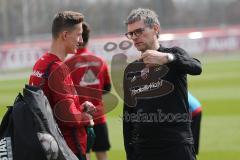 2. Bundesliga - Fußball - FC Ingolstadt 04 - Trainerwechsel - Tomas Oral kommt zurück als Cheftrainer mit Co-Trainer Michael Henke, erstes Training - Co-Trainer Michael Henke (FCI) mit Phil Neumann (26, FCI)