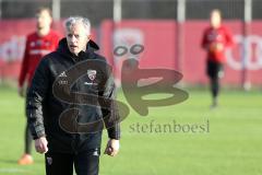 2. Bundesliga - Fußball - FC Ingolstadt 04 - erstes Training mit neuem Trainer, Jens Keller, Cheftrainer Jens Keller (FCI) erklärt dem Team