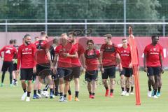 2. Bundesliga - Fußball - FC Ingolstadt 04 - Trainingsauftakt - neue Saison 2018/2019 - guet Laune Christian Träsch (28, FCI) Sonny Kittel (10, FCI)