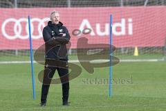 2. Bundesliga - Fußball - FC Ingolstadt 04 - erstes Training mit neuem Trainer, Jens Keller, Cheftrainer Jens Keller (FCI) schreit