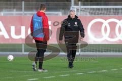 2. Bundesliga - Fußball - FC Ingolstadt 04 - erstes Training mit neuem Trainer, Jens Keller, Cheftrainer Jens Keller (FCI) und Tobias Schröck (21, FCI)