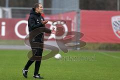 2. Bundesliga - Fußball - FC Ingolstadt 04 - erstes Training mit Interimstrainer Roberto Pätzold, erklärt Übungen