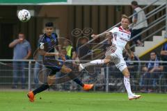 DFB-Pokal - SC Paderborn 07 - FC Ingolstadt 04 - Sonny Kittel (10, FCI) Flanke, Dräger, Mohamed (Paderborn 25)