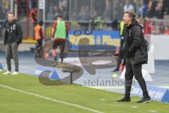 3. Liga - Fußball - Eintracht Braunschweig - FC Ingolstadt 04 - Cheftrainer Jeff Saibene (FCI) an der Seitenlinie schreit