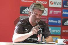 3. Fußball-Liga - Saison 2019/2020 - Bayern München II - FC Ingolstadt 04 - Chef-Trainer Jeff Saibene (FCI) bei der Pressekonferenz - Foto: Meyer Jürgen