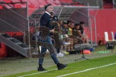 3. Liga - FC Ingolstadt 04 - SV Waldhof Mannheim - Cheftrainer Tomas Oral (FCI) nervös an der Seitenlinie